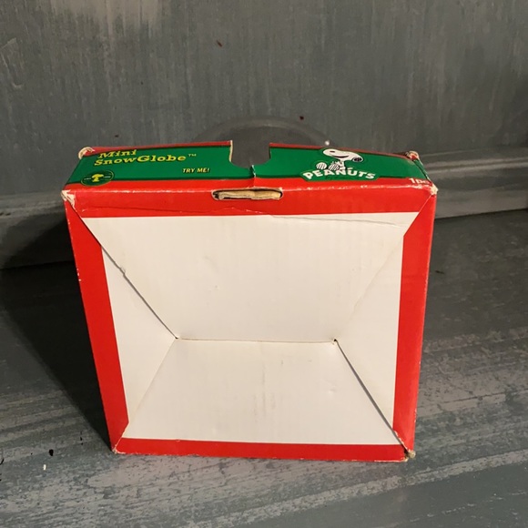 Peanuts Mini Snow Music Globe - Picture 6 of 8